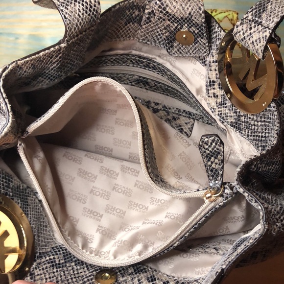 Michael Kors ~ SnakeSkin Shoulder Bag - Picture 10 of 14